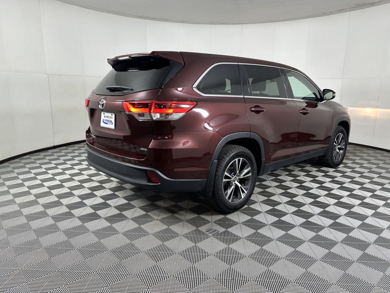 Used 2019 Ooh La La Rouge Mica Toyota LE image 11