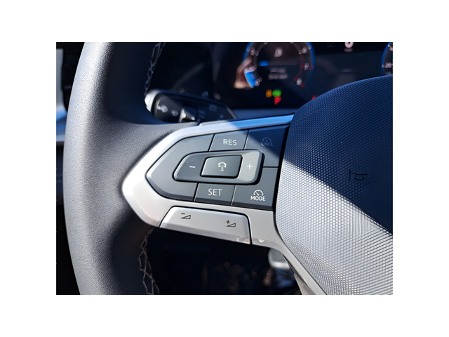 2025 Volkswagen Tiguan SE - Photo 30