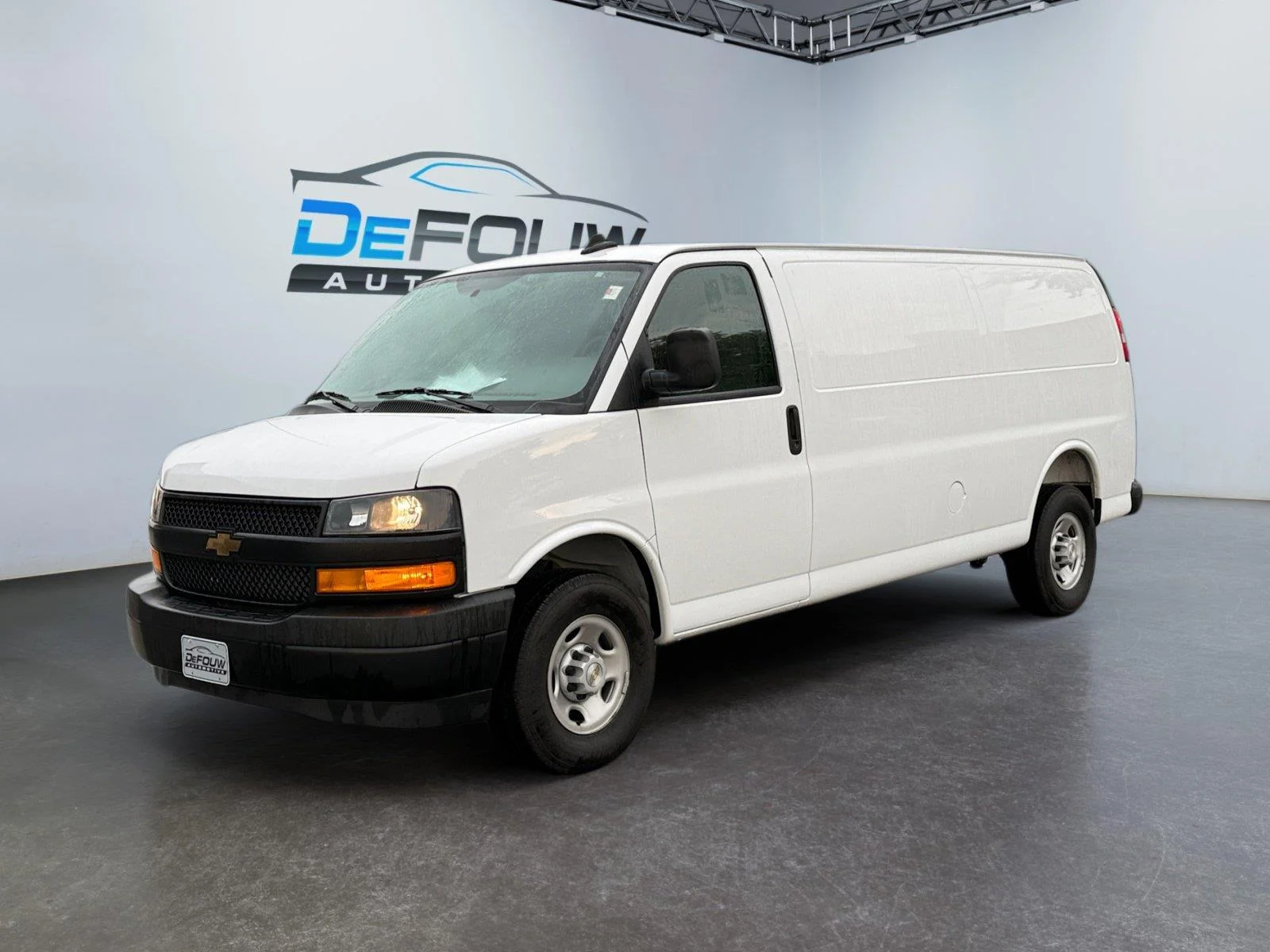 Used 2025 Summit White Chevrolet Extended Cargo Van image 7