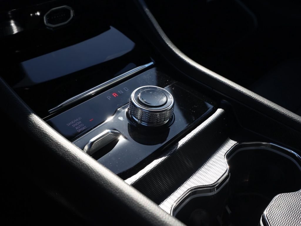 New 2026 Diamond Black Crystal Pearl-Coat Exterior Paint Jeep Limited image 30