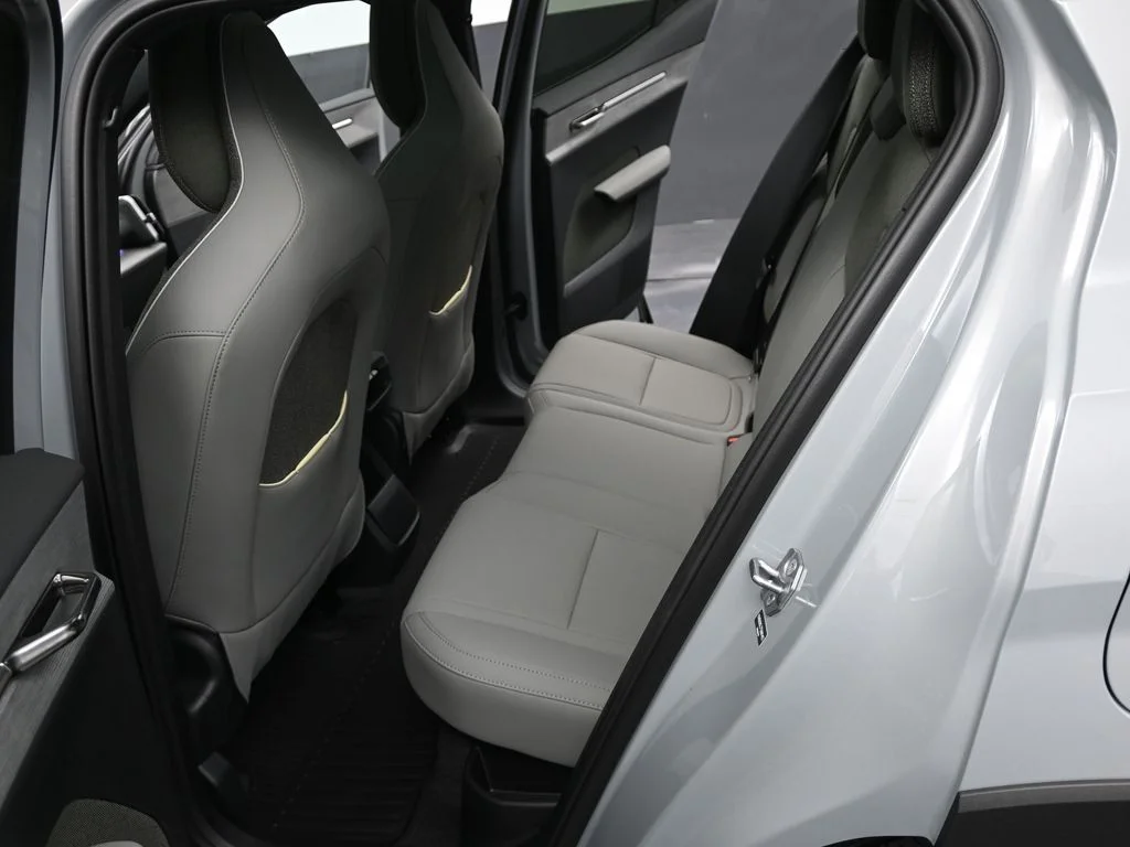New 2026 Vapour Grey Volvo Twin Motor Cross Country Ultra image 18