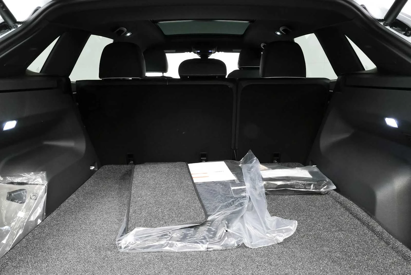 New 2026 Opal White Pearl Volkswagen 2.0T SEL Premium R-Line image 31