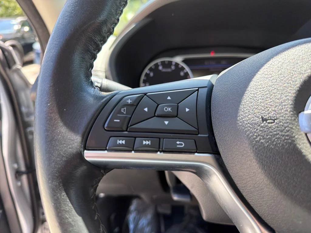 Used 2022 Silver Nissan SV image 23