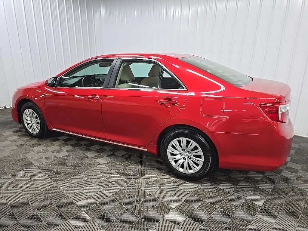 Used 2013 Red Toyota LE image 4