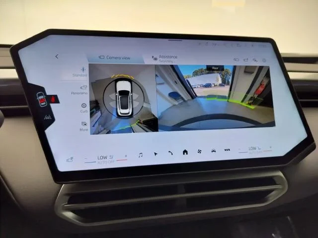 New 2027 Alpine White BMW  image 17