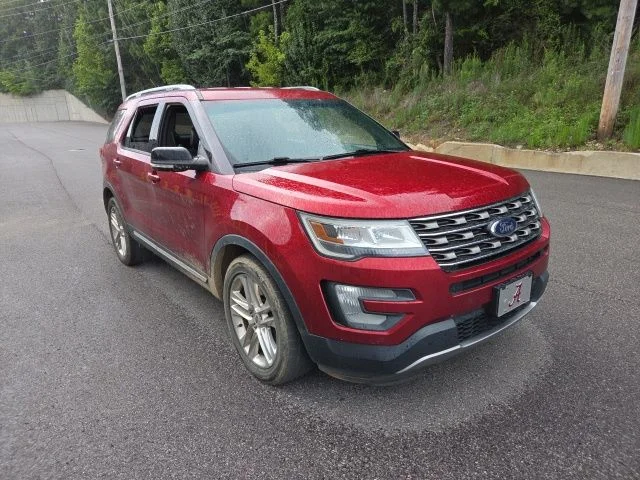 Used 2016 Red Ford XLT image 1