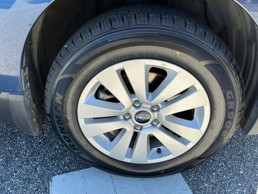 Used 2019 Blue Subaru 2.5i Premium image 15