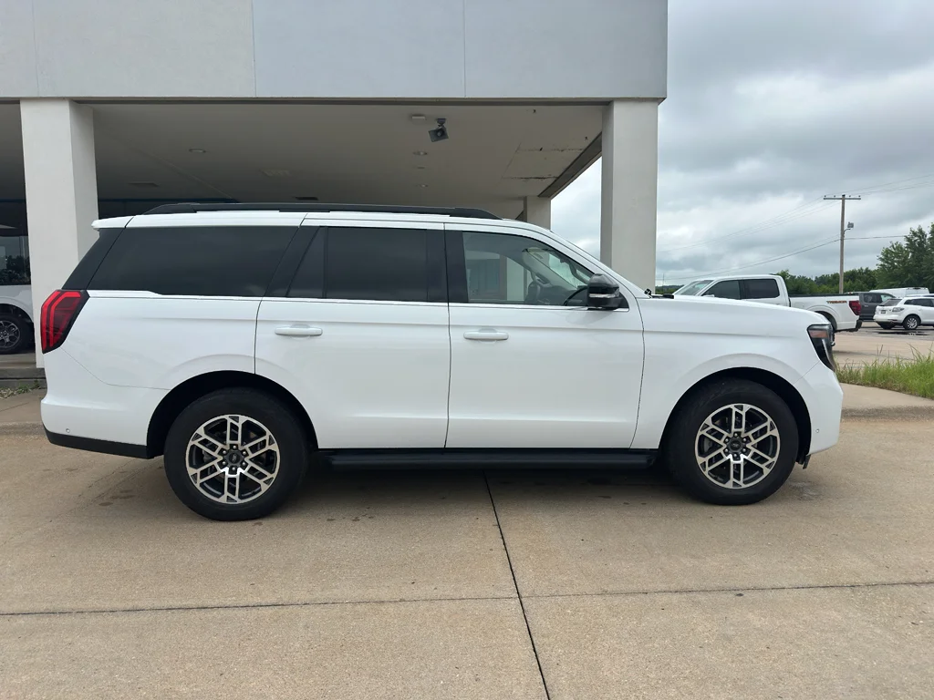 Used 2025 White Ford Active image 12