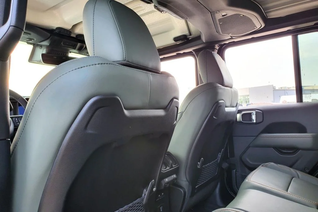 New 2025 Black Jeep Mojave image 16
