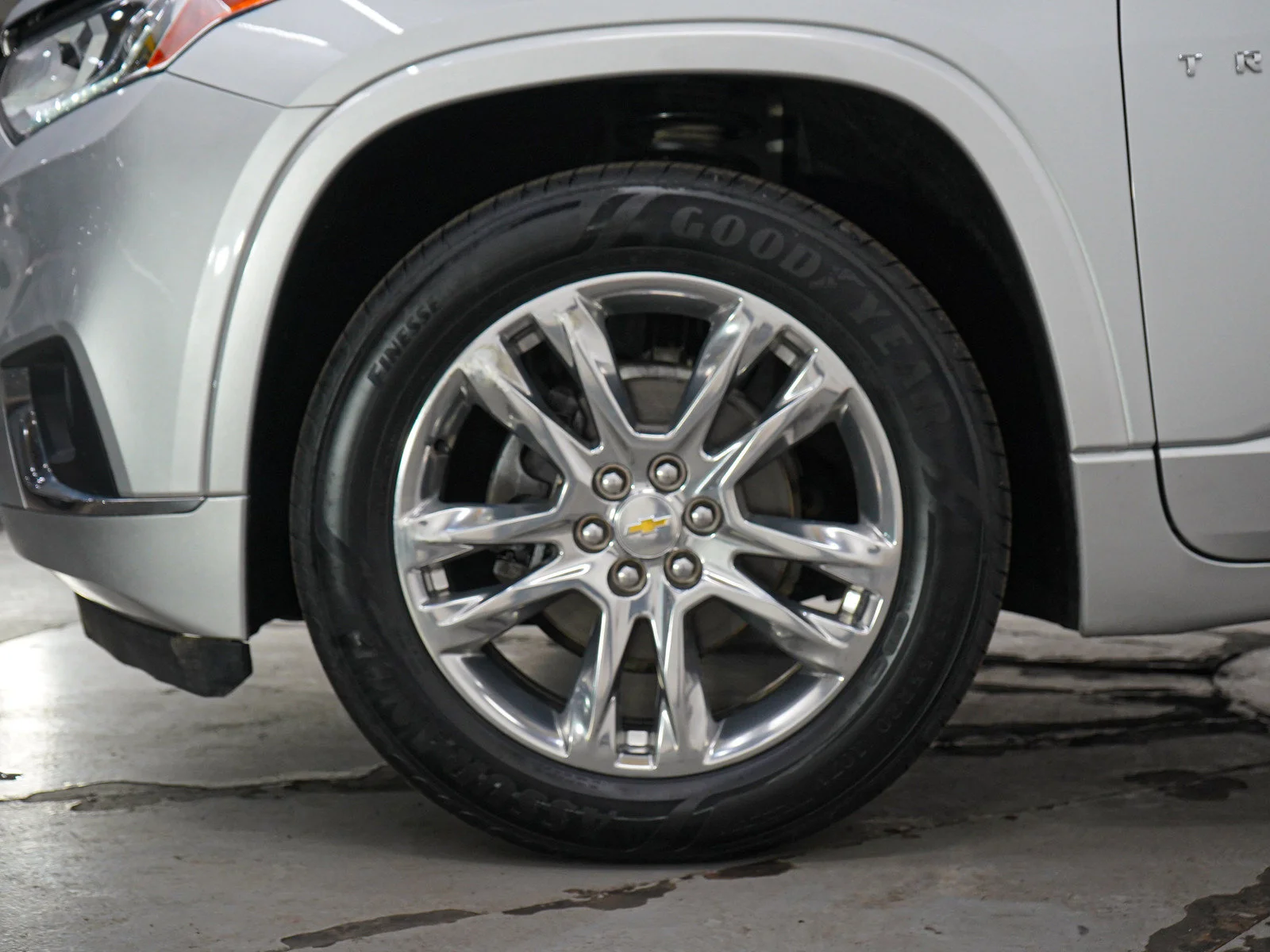 Used 2020 Silver Ice Metallic Chevrolet High Country image 32