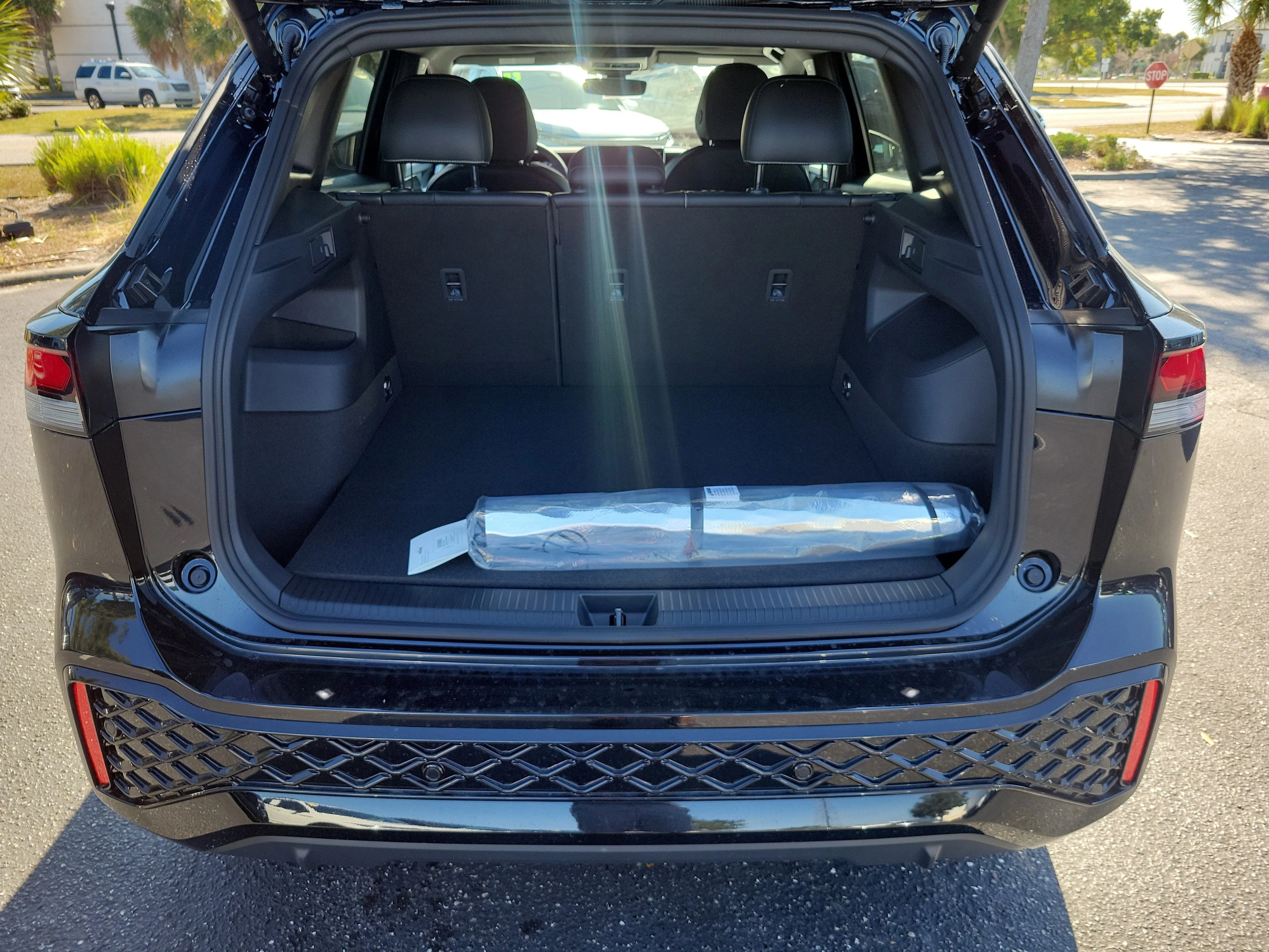 2026 Volkswagen Tiguan SE R-LINE BLACK - Photo 13