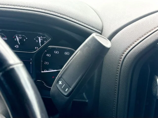 Used 2021 White GMC AT4 image 17
