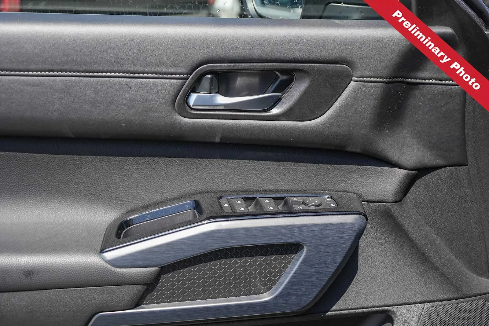 Certified Used 2025 Gun Metallic Nissan SL image 15