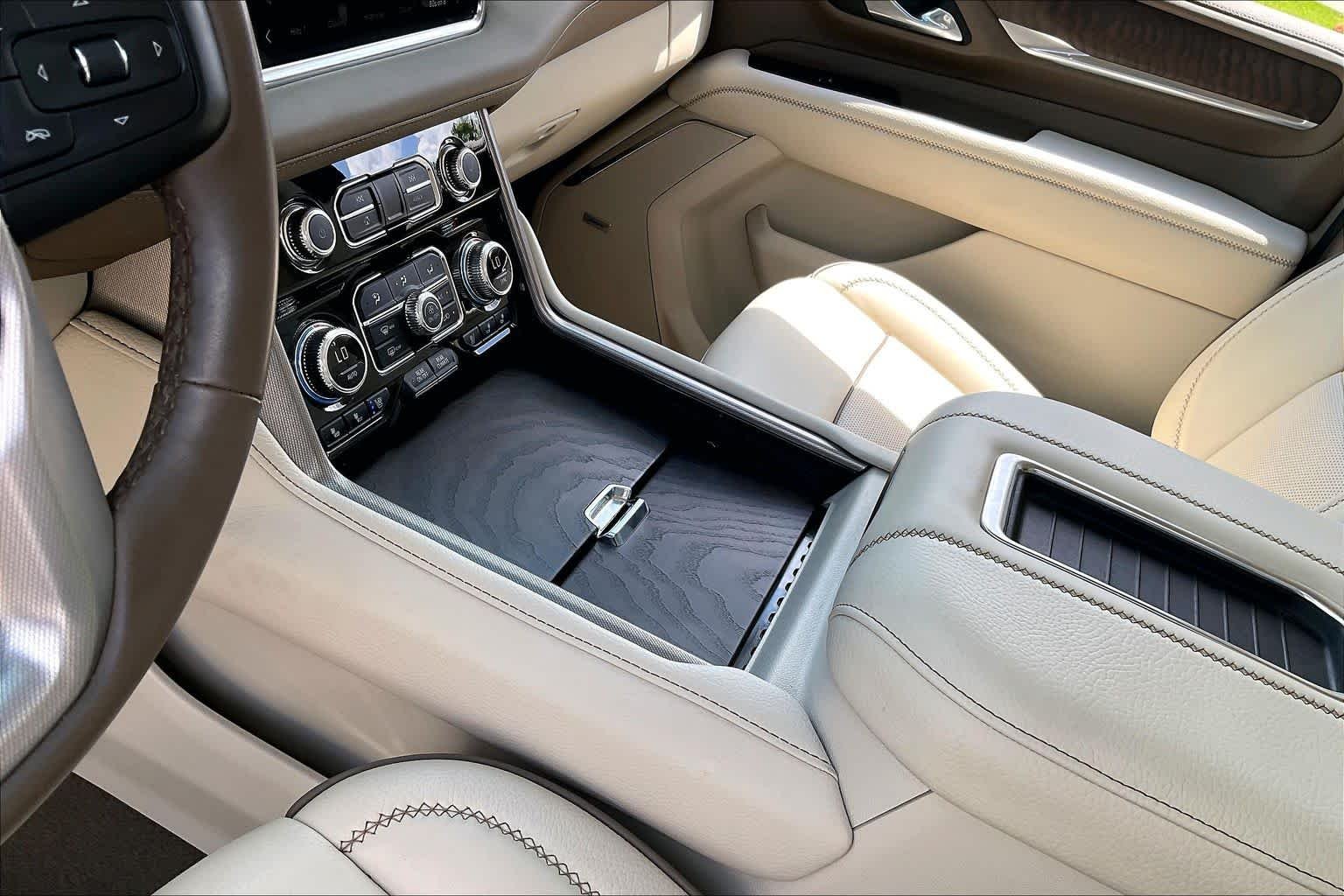 Used 2024 White Frost Tricoat GMC Denali image 15