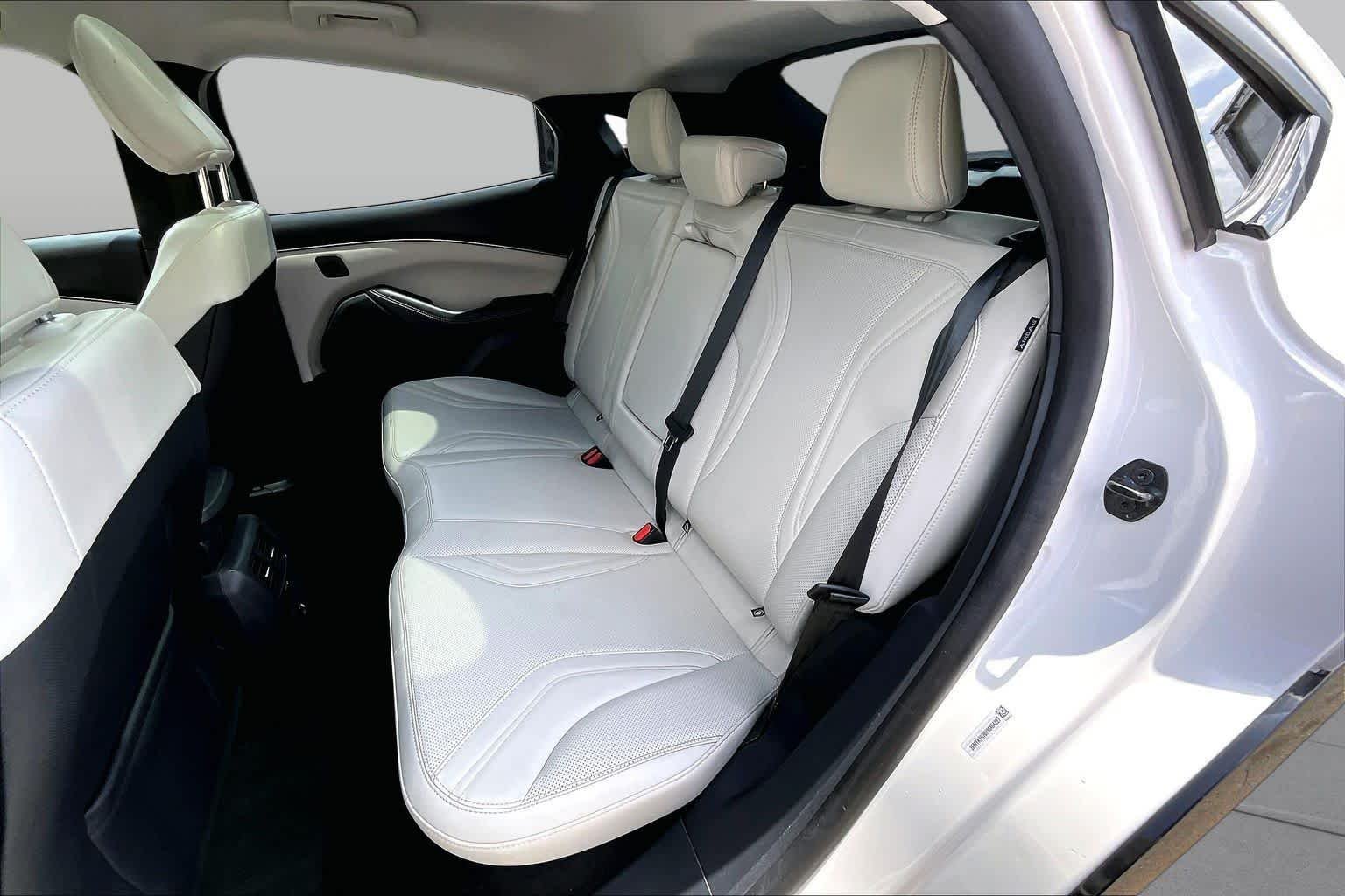 Used 2023 Star White Ford Premium image 20