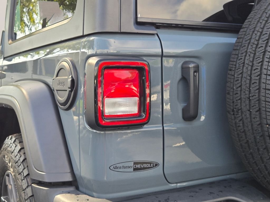 Used 2024 Gray Jeep Sport S image 9
