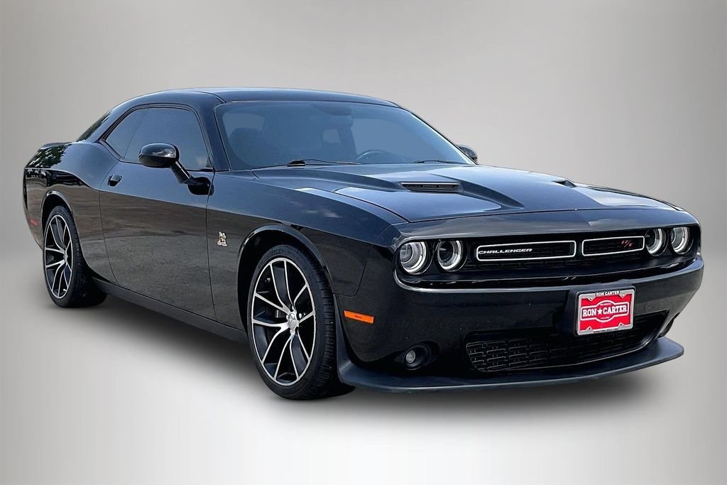 2016 Dodge Challenger Scat Pack's photo