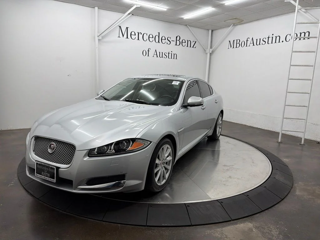 Used 2015  Jaguar 2.0T Premium image 3