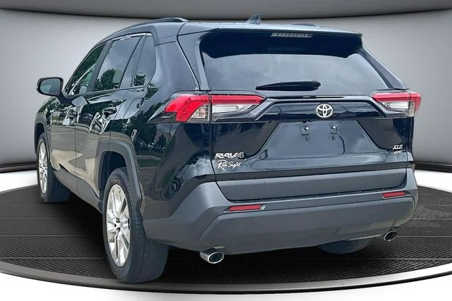 Used 2025 Midnight Black Metallic Toyota XLE Premium image 4
