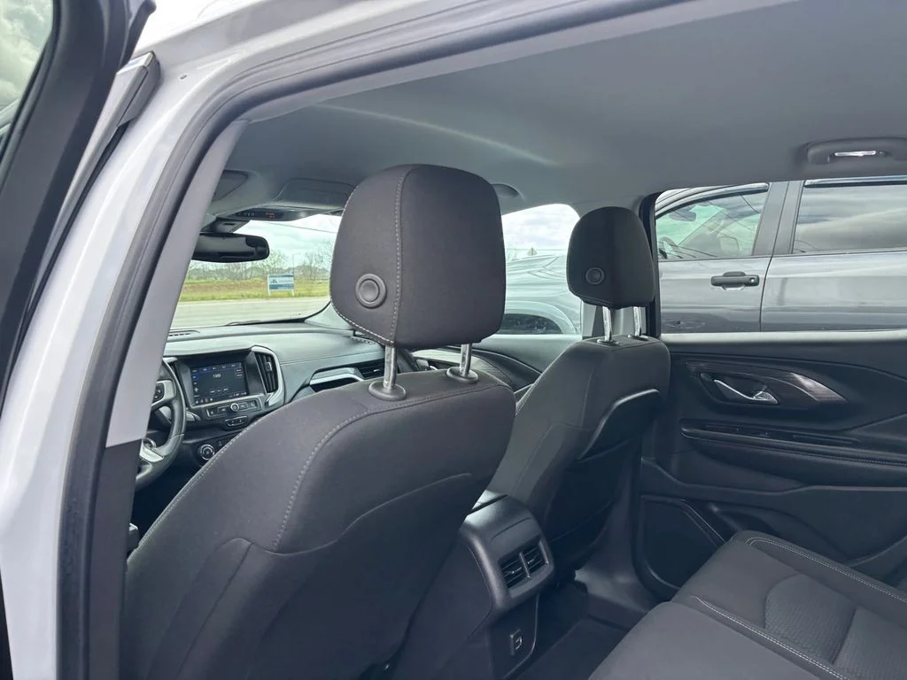 Used 2024 White GMC SLE image 24