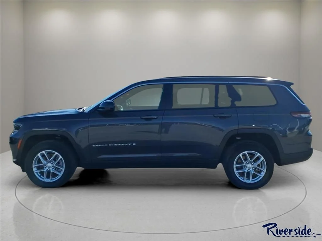 New 2025 Baltic Gray Metallic Clear-Coat Exterior Paint Jeep Laredo image 3