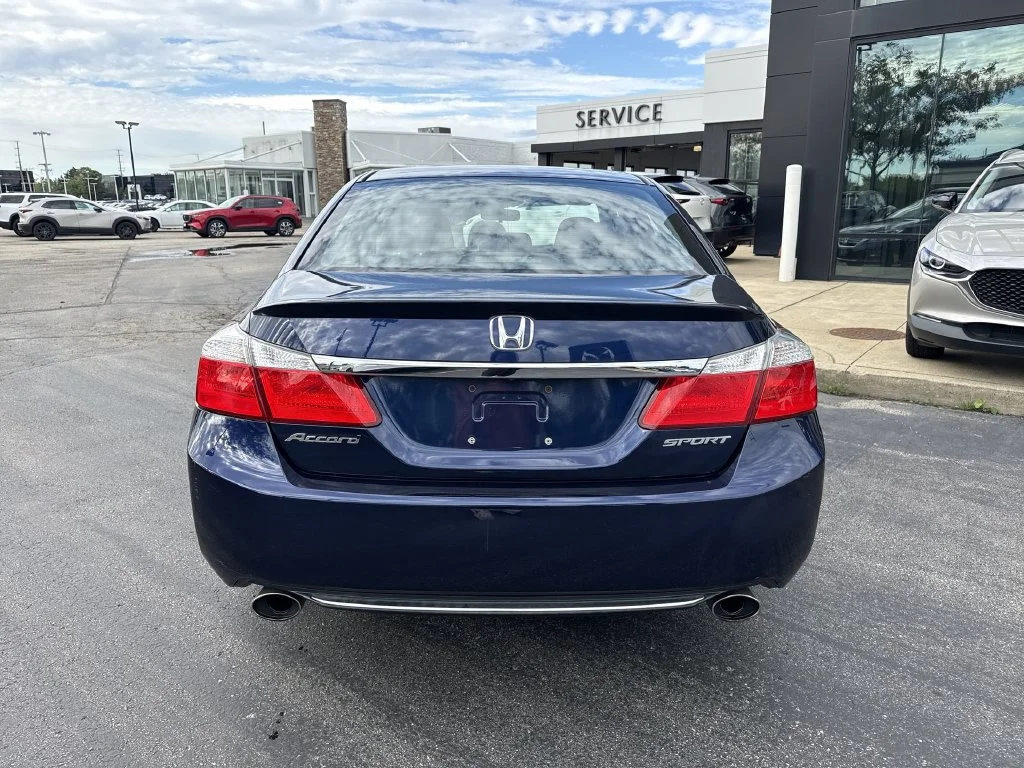 Used 2015 Blue Honda Sport image 2