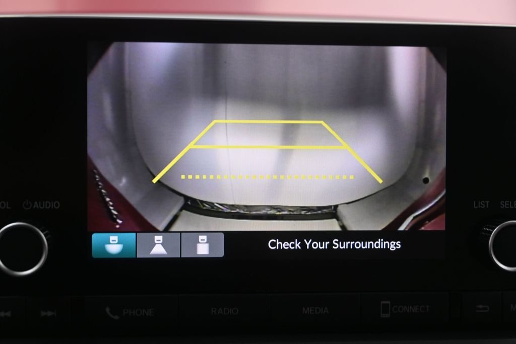 Used 2023  Honda LX image 17