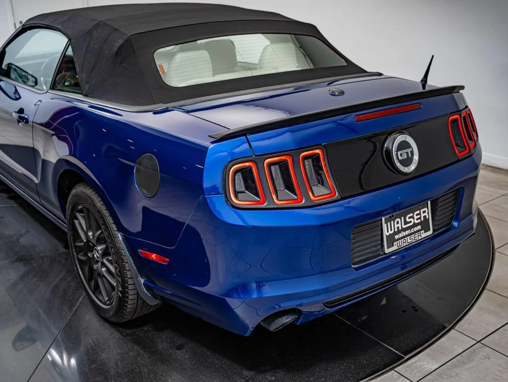 Used 2013 Blue Metallic Ford GT Premium image 20
