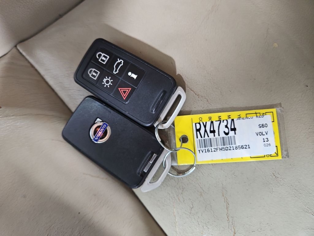 Used 2013 Red Volvo  image 28