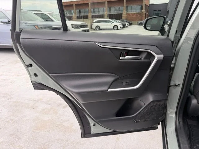 Used 2021  Toyota XLE image 13