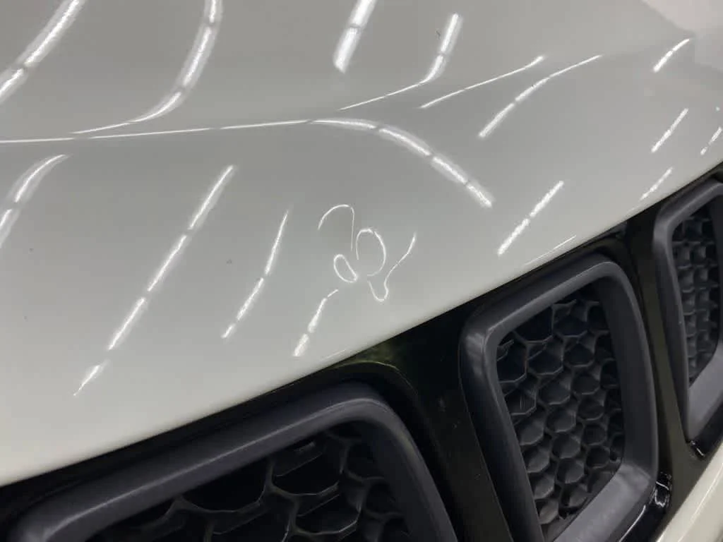 Used 2021 White Clearcoat Jeep Trailhawk image 32