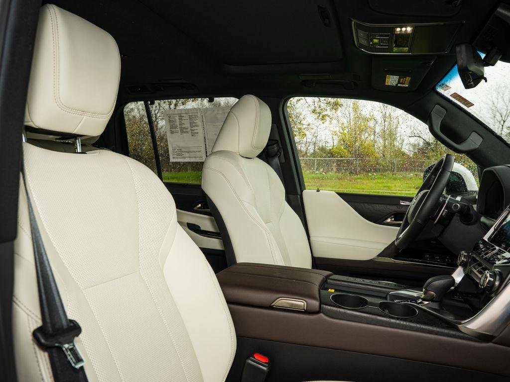 Used 2025 Eminent White Pearl Lexus LX 700h Luxury image 44