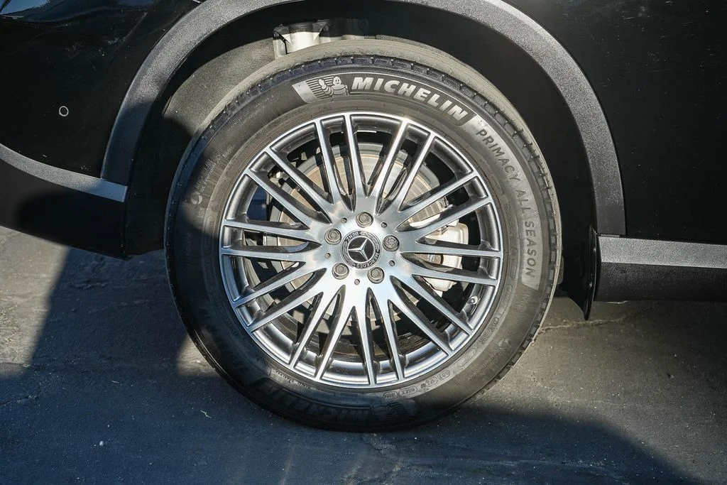Used 2025  Mercedes-Benz GLC 300 image 11