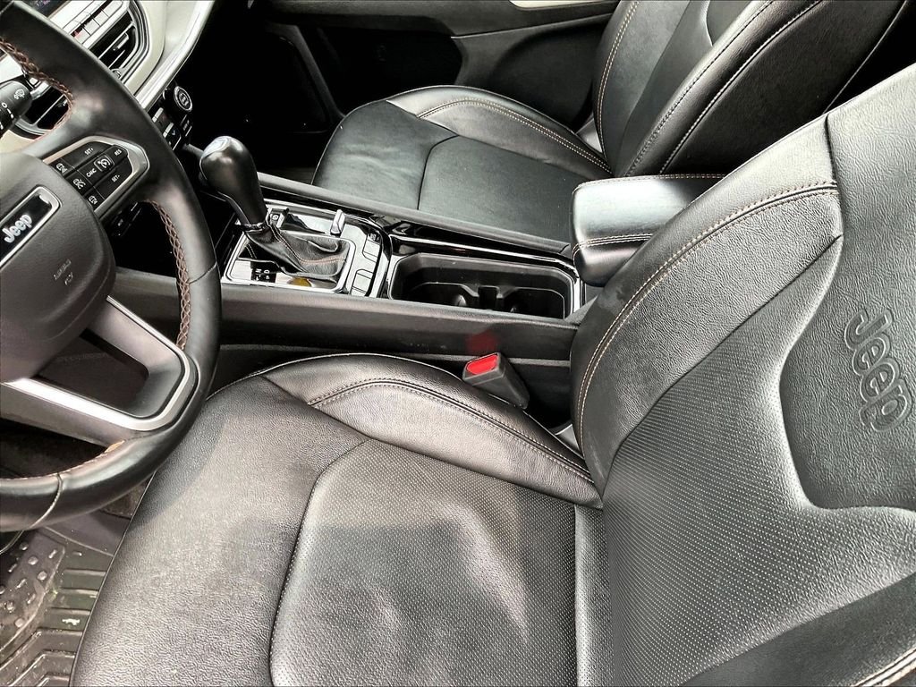 Used 2022 Silver Jeep Limited image 20