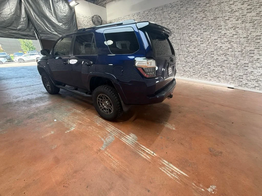 Used 2020 Nautical Blue Metallic Toyota Venture image 5