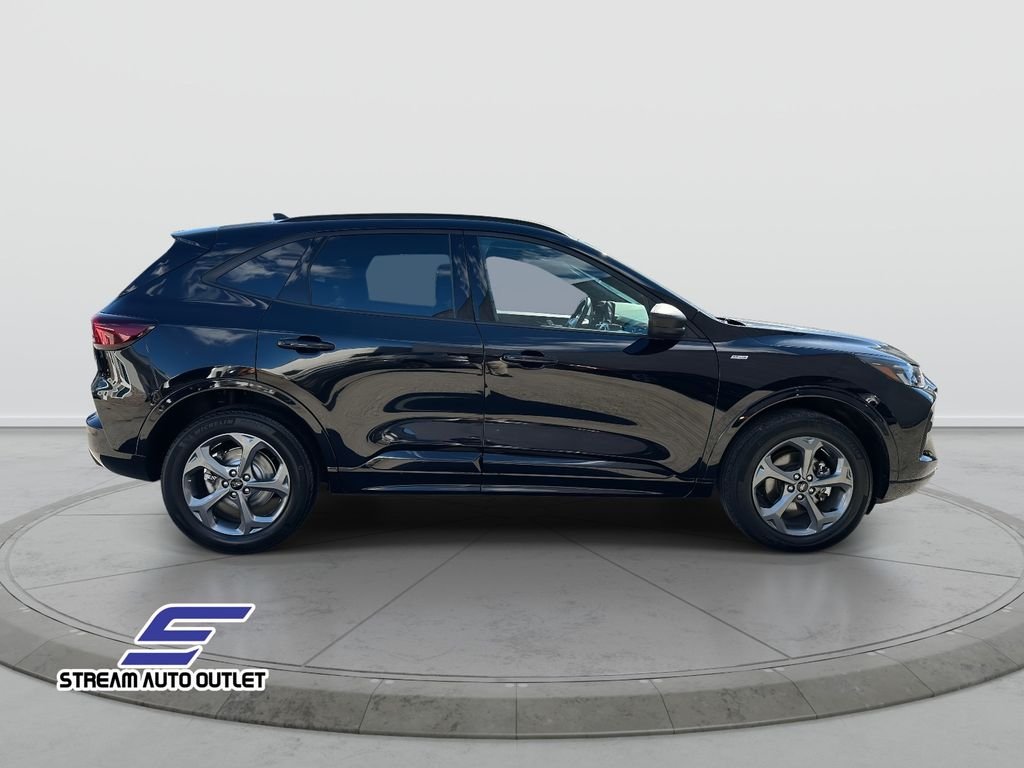 2024 Ford Escape ST-Line photo 4