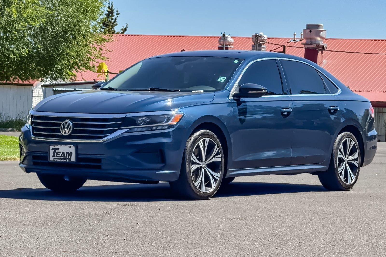 Used 2022  Volkswagen 2.0T SE image 9