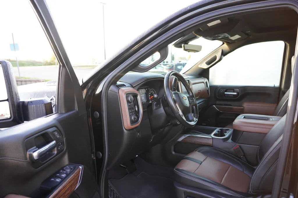 Certified Used 2022 Mosaic Black Metallic Chevrolet High Country image 16