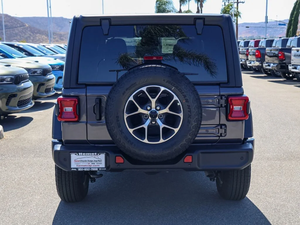 New 2026 Granite Crystal Metallic Clearcoat Jeep Unlimited Sport S image 5