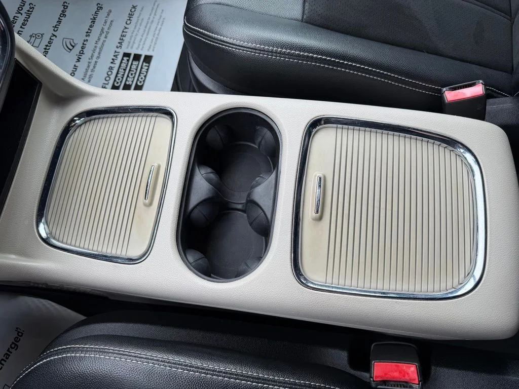 Used 2019 Gray Dodge SXT image 16