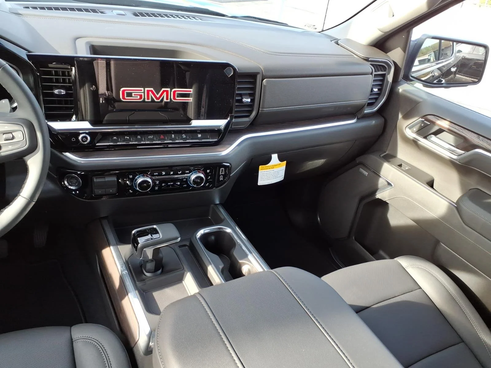 2026 GMC Sierra 1500 SLT - Photo 8