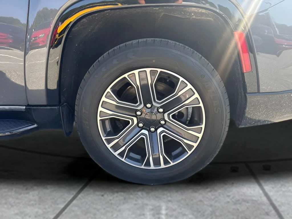 Used 2024 Gray Jeep Base image 30