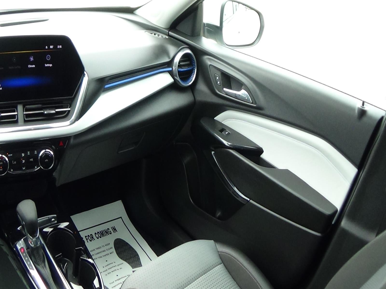 Used 2025 Summit White (gaz) Chevrolet LT image 14