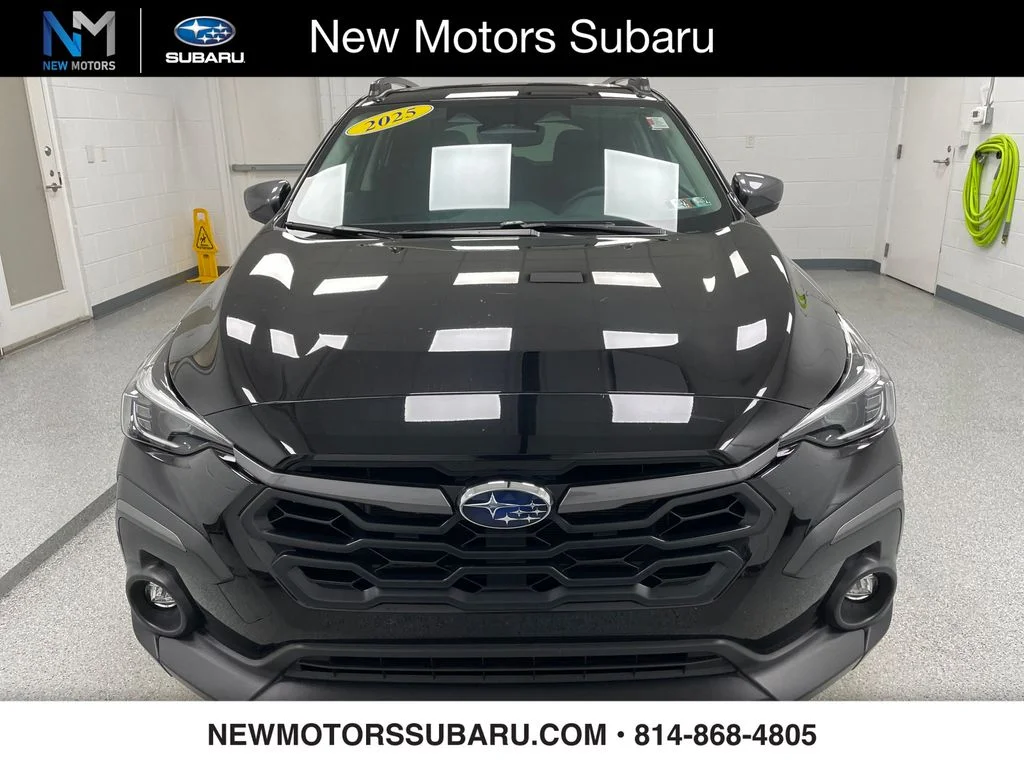 Used 2025 Crystal Black Silica Subaru Limited image 2