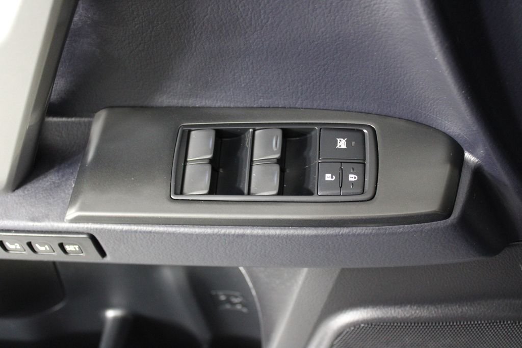 Used 2022 Silver Lexus 460 image 24