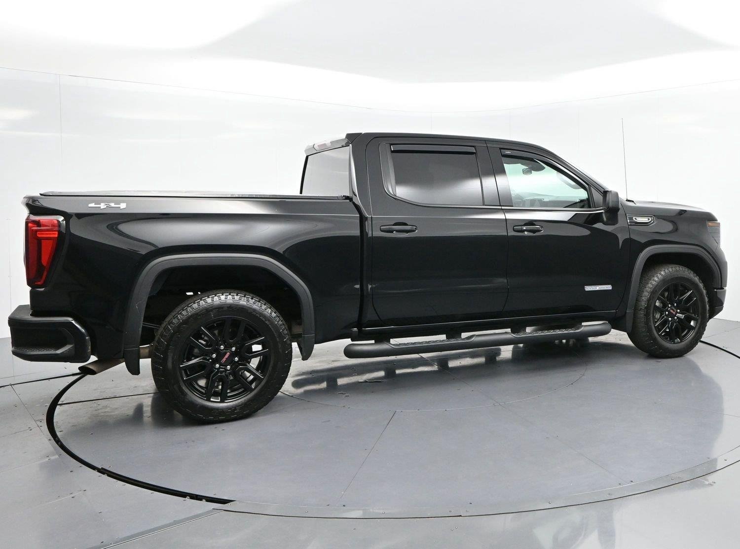 Used 2025 Onyx Black GMC Elevation image 4