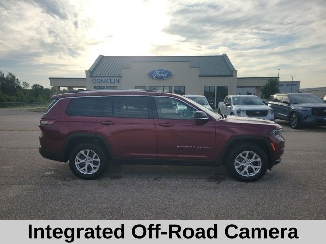 Used 2022 Velvet Jeep Limited image 23