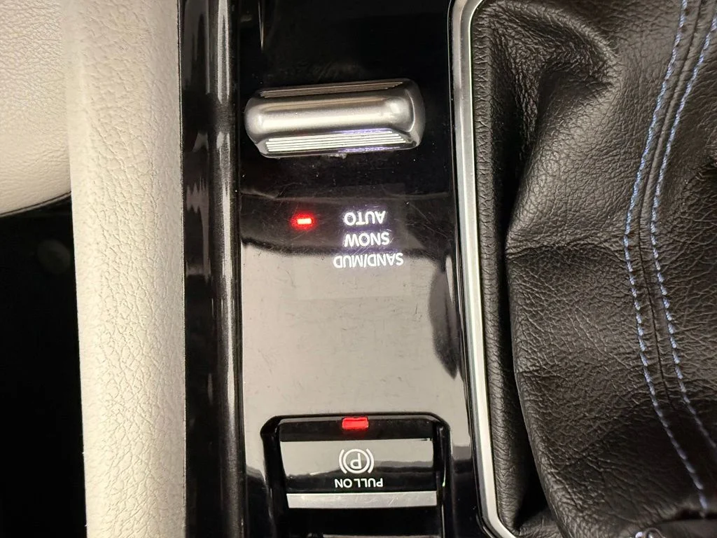 Used 2022 Black Jeep Latitude image 30