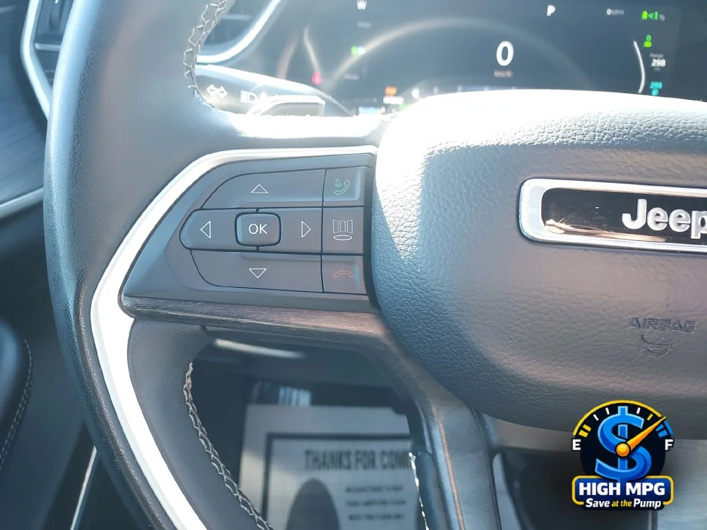 Used 2024 Silver Jeep 4xe image 19