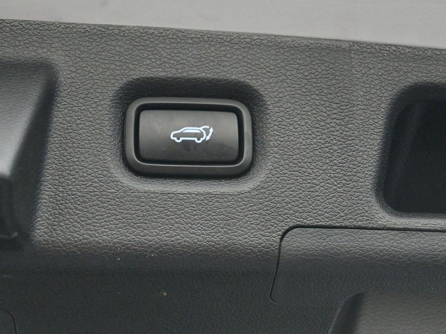 Used 2023 Serenity White Pearl Hyundai SEL image 10